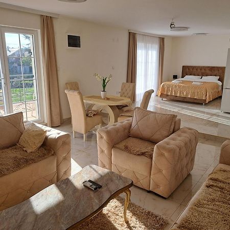 Dina Lux Apartman Jagodina Exterior foto